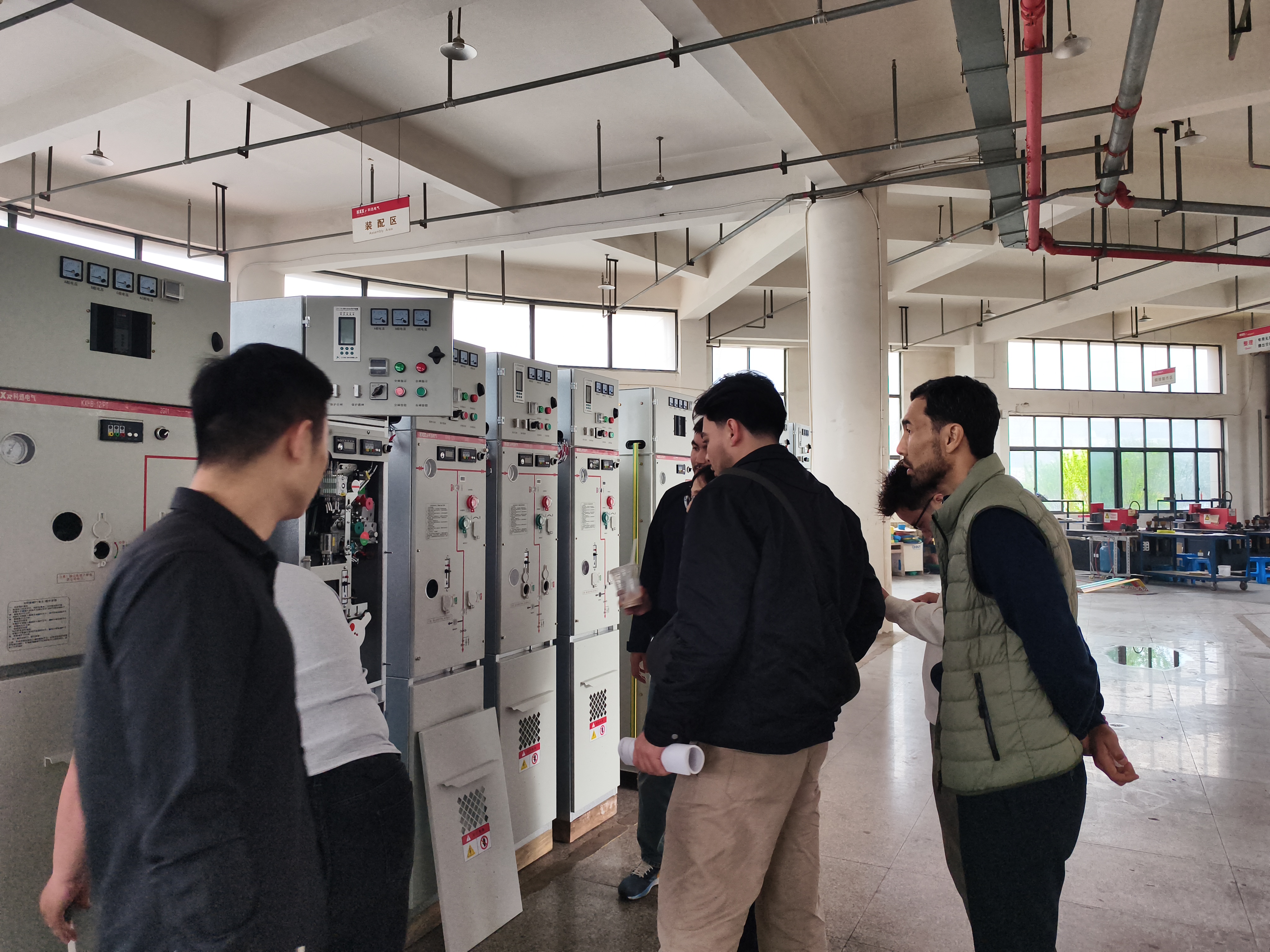 Қазақстандық тұтынушылар Kexun Electric компаниясының жоғары вольтты электр қуатын таратушы жабдықтарды өндіру базасында болды.